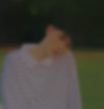 袁勇在婚介所公司征婚相亲的照片