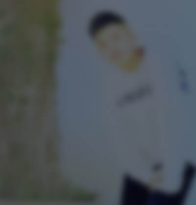 葛先生在婚介所公司征婚相亲的照片