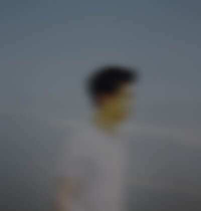薛邦在婚介所公司征婚相亲的照片