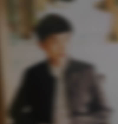 戚平在婚介所公司征婚相亲的照片