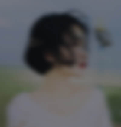 张佳欣在婚介所公司征婚相亲的照片