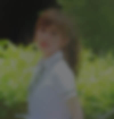 解女士在婚介所公司征婚相亲的照片