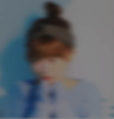 褚兰在婚介所公司征婚相亲的照片