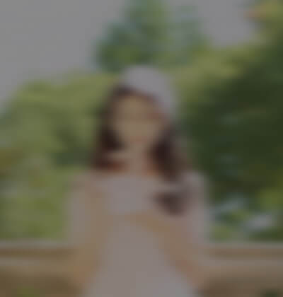 姜贞在婚介所公司征婚相亲的照片