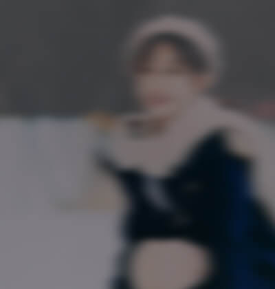 洪瑶在婚介所公司征婚相亲的照片