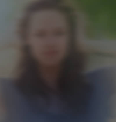 喻珊在婚介所公司征婚相亲的照片